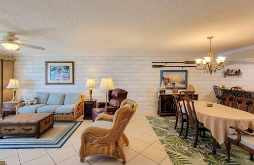 Welaka Condo | St. Johns River Condo w/2BR, Fish Near Your Patio