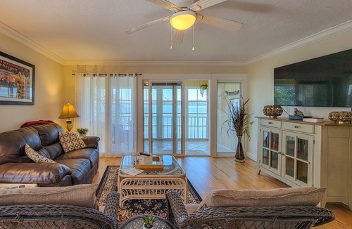 Welaka Condo | St Johns River Townhome, 2BR/1.5BA, Fish Nr Patio