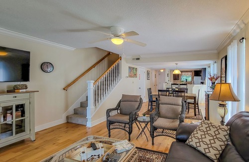 Welaka Condo | St Johns River Townhome, 2BR/1.5BA, Fish Nr Patio