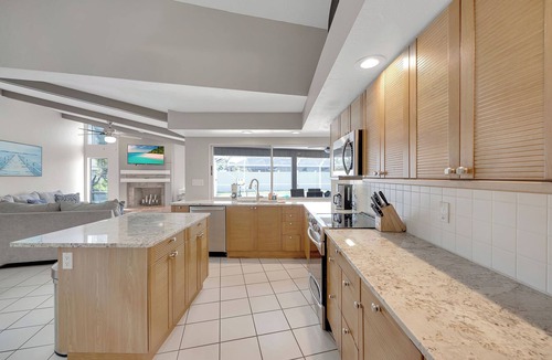 Palm Harbor House | Standalone Hot Tub, Heated Salt Pool & Game Room