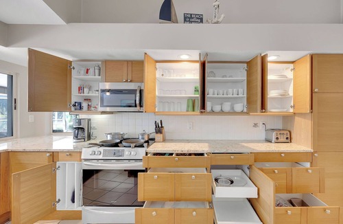 Palm Harbor House | Standalone Hot Tub, Heated Salt Pool & Game Room