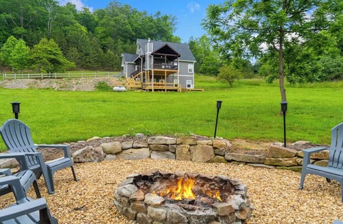 Morganton Cabin | Starry Meadow - Where Mountains Meet the Milky Way