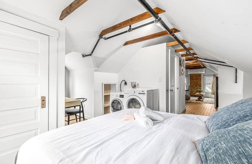 Detroit Apartment | Stately Studio Apartment