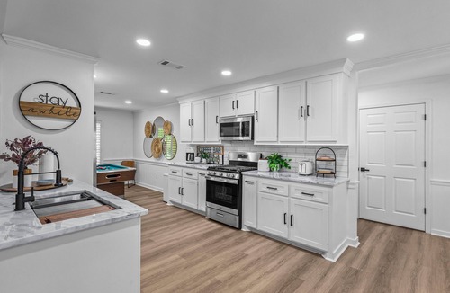 Flowood House | Stay Local Fantastic 4 Bedroom Near the Rez Sleeps 16