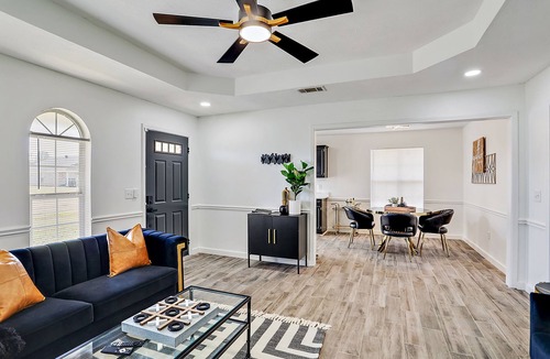 Pearl House | Stay Local - Gameroom near Amphitheater and Baseball