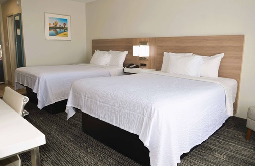 Foley Hotel | Stay Near Foley Sports Complex - 1.21 mi | 3 Units w/Parking & Breakfast!