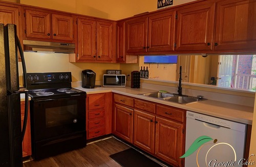 Albany Condo | Stay Peachy, Stay Chic - Modern Southern Charm