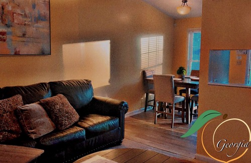 Albany Condo | Stay Peachy, Stay Chic - Modern Southern Charm