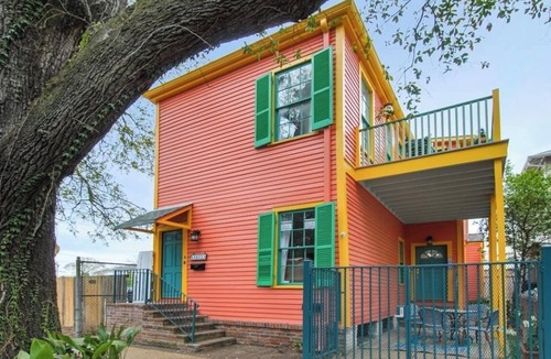 Milan House | Stay steps from Saint Charles Avenue!