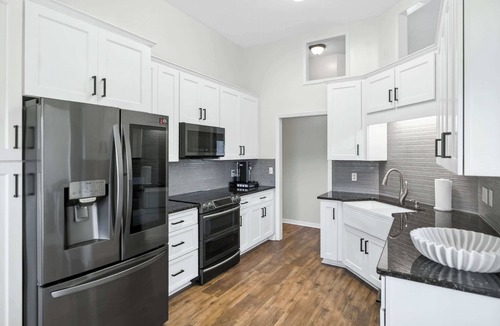 Gunter Afs House | Step-Free Family Home with BBQ in Montgomery