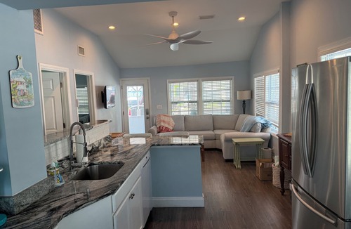 Jacksonville Beach Cottage | Steps to Ocean + Fenced Yard: Twin Palms Cottage
