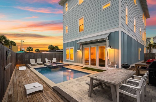 Gulf Lagoon Beach House | Steps to sand. Gulf Coast group paradise!