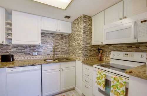 Ormond-by-the-Sea Condo | Steps to Shore: Ormond Beach Condo w/Pool Access!