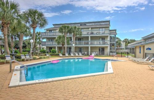 Holiday Beach House | Steps to the Beach: PCB Condo w/Balcony!