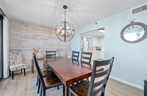 Scenic Gulf Drive Condo | Steps to the Beach, Pool, Location, Location! Great for Families and Groups