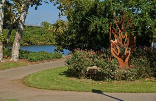 Tuscaloosa Hotel | Steps to Tuscaloosa Riverwalk + Restaurant & Bar