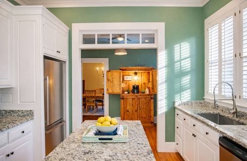 Valdosta House | Steps to VSU Historic Home Private Pool Sleeps 10 Close to everything!