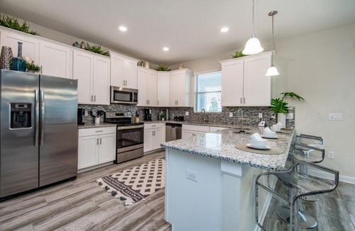 Loma Vista Villa | Stinger Drive Villa Champions 4409E
