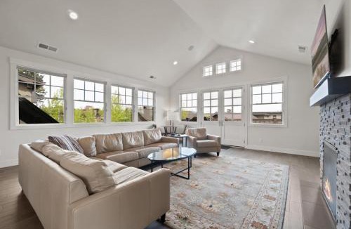 Bend House | Stone