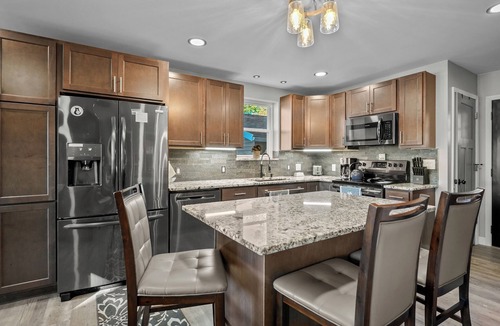Cadillac House | StoneLedge Lake Sauna&Spa Cozy 2-Bed, 1-Bath lakeside retreat on StoneLedge Lake