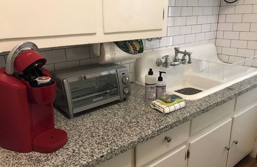 Montgomery Apartment | Stroll to Cafes & Grocer w/King Bed