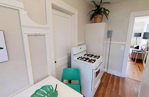 Montgomery Apartment | Stroll to Cafes & Grocer w/King Bed