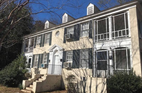 Montgomery Apartment | Stroll to Cafes & Grocer w/King Bed