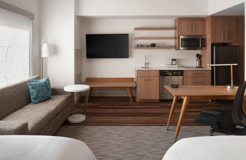 Williamsburg Hotel | Studio 2 Queen | Element Orlando | Full Kitchen, Sofa Bed & Pool Access