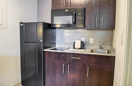 Kreole Hotel | Studio 6 Extended Stay - Pascagoula, MS