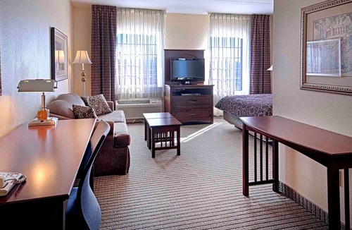 Graysville Apartment | Studio | Free Breakfast Buffet, Pool & Gym Access