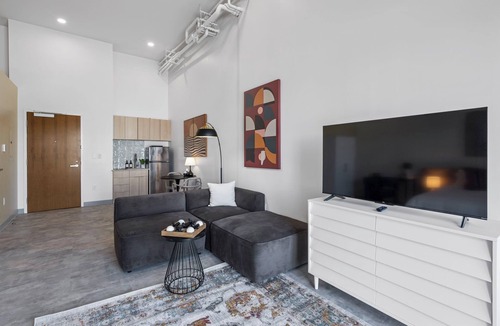 Northside Apartment | Studio | Near Walnut Bridge & Discovery Museum