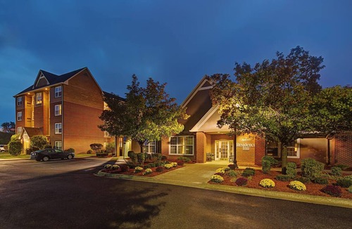 Livonia Hotel | Studio Queen Room at Residence Inn Detroit Livonia - Pets Are Welcome!