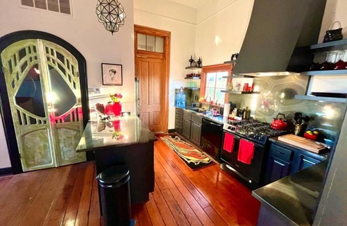 Bywater House | Stunning Converted Victorian Church: Garden, HotTub, 4-bedroom, WiFi, AC