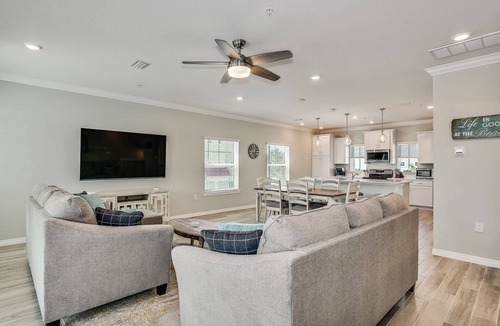 Ono Island House | Stunning Corner Townhome |Gulf Views |Beach Parking Pass |Dog Friendly |Free Golf |Beach Club |Pools