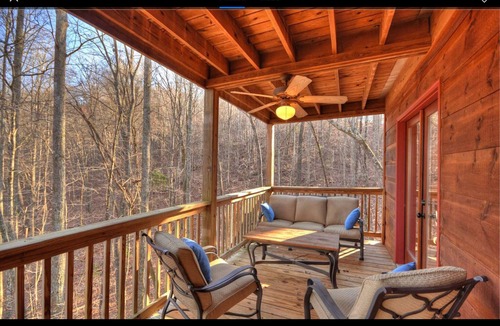 Blue Ridge Cabin | Stunning fall views! Private, easy access, just minutes to downtown Blue Ridge!
