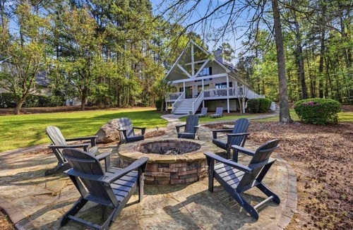 Lake Oconee House | Stunning lakefront views for a perfect sunset!