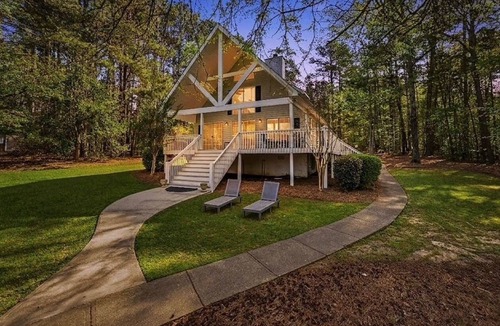 Lake Oconee House | Stunning lakefront views for a perfect sunset!