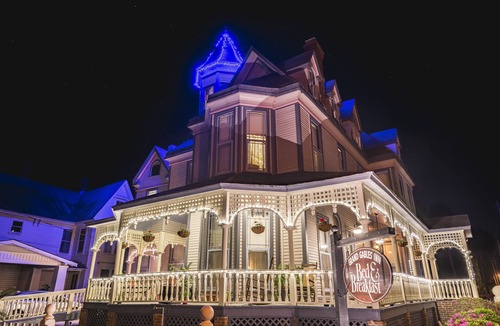 Palatka House | Stunning Mansion! Great for family gatherings. Hundreds of FIVE STAR Reviews.