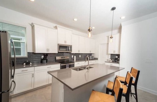 Four Corners House | Stunning new house/Water Park/19 mi from Disney
