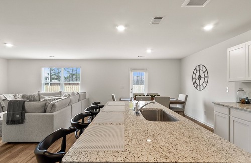 Northport House | Stunning Northport home 5bd 3bth and just 7 miles to UofA