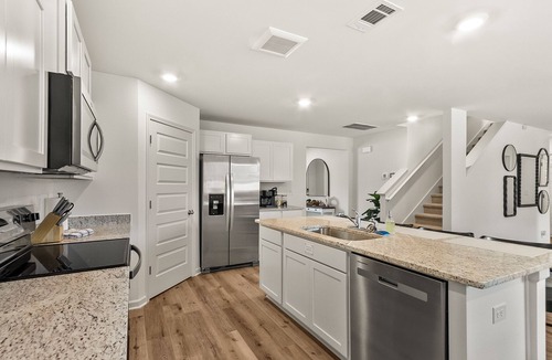 Northport House | Stunning Northport home 5bd 3bth and just 7 miles to UofA