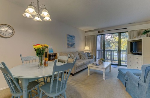 Acme Condo | 🏖️ Stunning Sunset Bay Views @ The Shores | Traverse Bay Views | Moments to the Beach