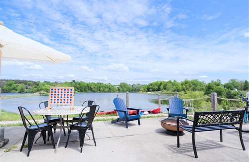 Hart Condo | Stunning Views on Hart Lake I Near Dunes+ Walk to Shops+ Kayak & Bike