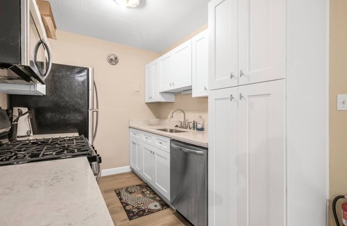 Gainesville Apartment | Stylish 1BR Getaway Near UF & Dining