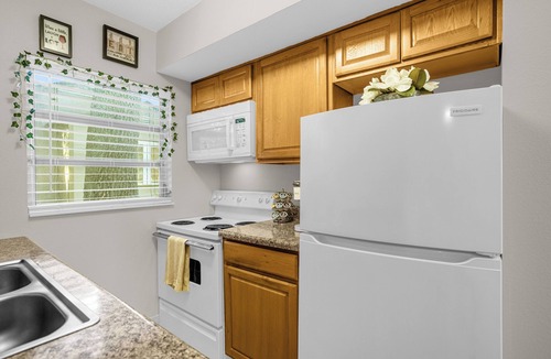 Colonialtown South House | Stylish 2BR in Downtown Orlando, Walk to Lake Eola & Colonial Town!