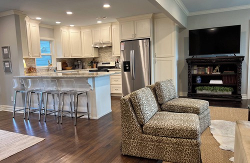 Monroe House | Stylish 3BR in Garden District near parks, river views, Neville High, and ULM.