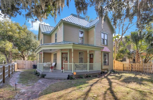 Sanford House | Stylish Downtown Sanford Home Walk to Dining and Bars Pet Friendly Fenced Yards