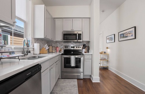 Ocean Springs Cottage | Stylish Downtown Cottage w/Golf Cart for Rent