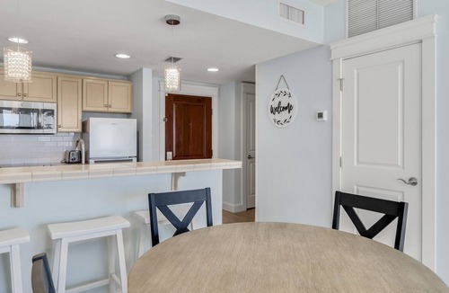 Baytowne Wharf Condo | Stylish Grand Sandestin 6th Floor 1BR Condo - Renovated