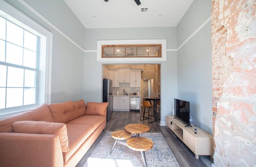 Tulane - Gravier House | Stylish Mid-City Retreat and Walkable to Streetcar